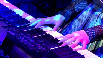 Al.Hy - les copines (Live) - Le Grand Studio RTL