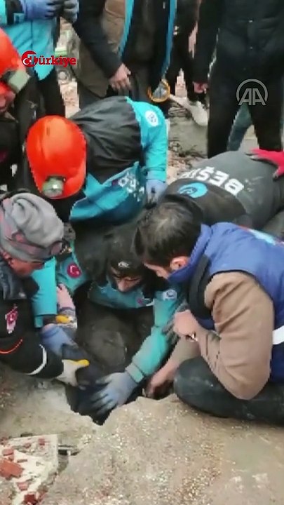 Depremde Enkaz Altında Kalan Çocuk Kurtarıldı #kahramanmaraş #deprem #shorts