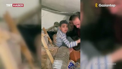 Gaziantep'te 4 kişi enkazdan sağ çıkarıldı