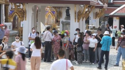 Los primeros grupos de turistas chinos viajan al extranjero tras el "covid cero"