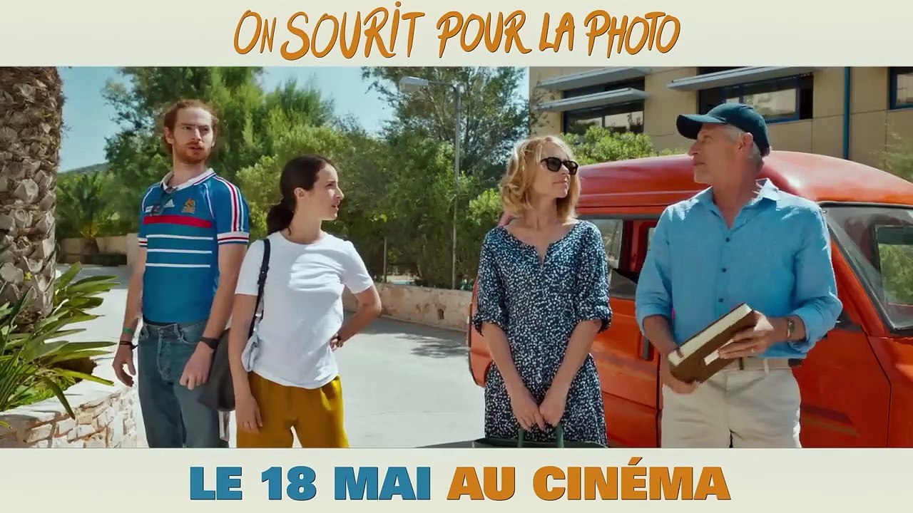 On sourit pour la photo movie 2022 Official Trailer video