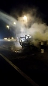 वीडियो में देखें : गुना में चलती कार में लगी आग, कैसे बचे वाहन में सवार