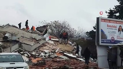 Depremden 19 saat sonra çocuk kurtarıldı