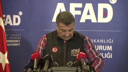 Depremde hayatını kaybedenlerin sayısı 1498'e yükseldiAFAD Başkanı Yunus Sezer: "Ulaşmadığımız bölge bulunmuyor. Hava şartları işimizi zorlaştırıyor"