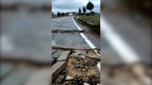 Deprem nedeniyle yollarda büyük hasar oluştu