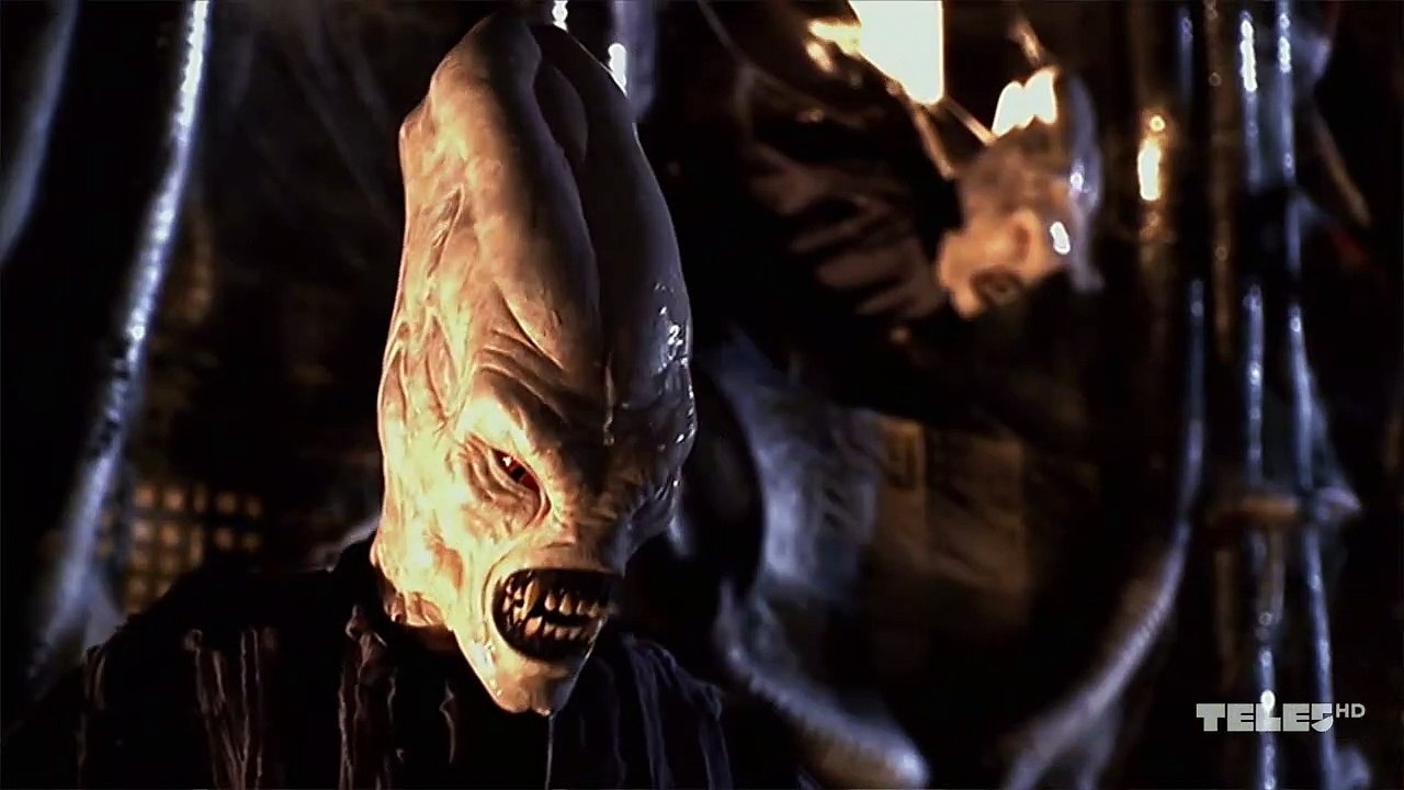 Buffy, cazavampiros | show | 1997 | Official Clip