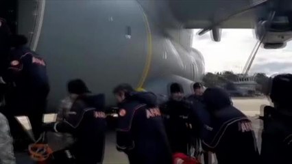 İzmir Valiliği: "Havayolu ile İzmir'den 2 Bin 331 Personel Deprem Bölgelerine İntikal Etmiştir"