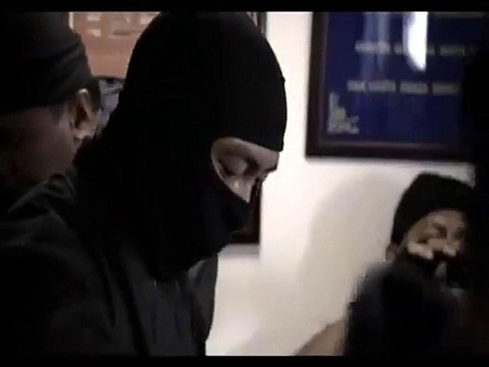 Ross Kemp in Search of Pirates | show | 2009 | Official Clip