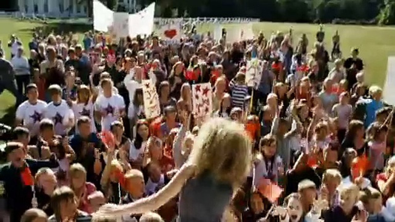 Hier kommt Lola | movie | 2010 | Official Trailer