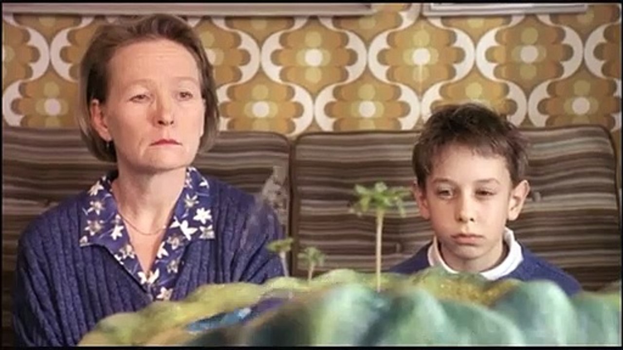 Der Zimmerspringbrunnen | movie | 2001 | Official Trailer