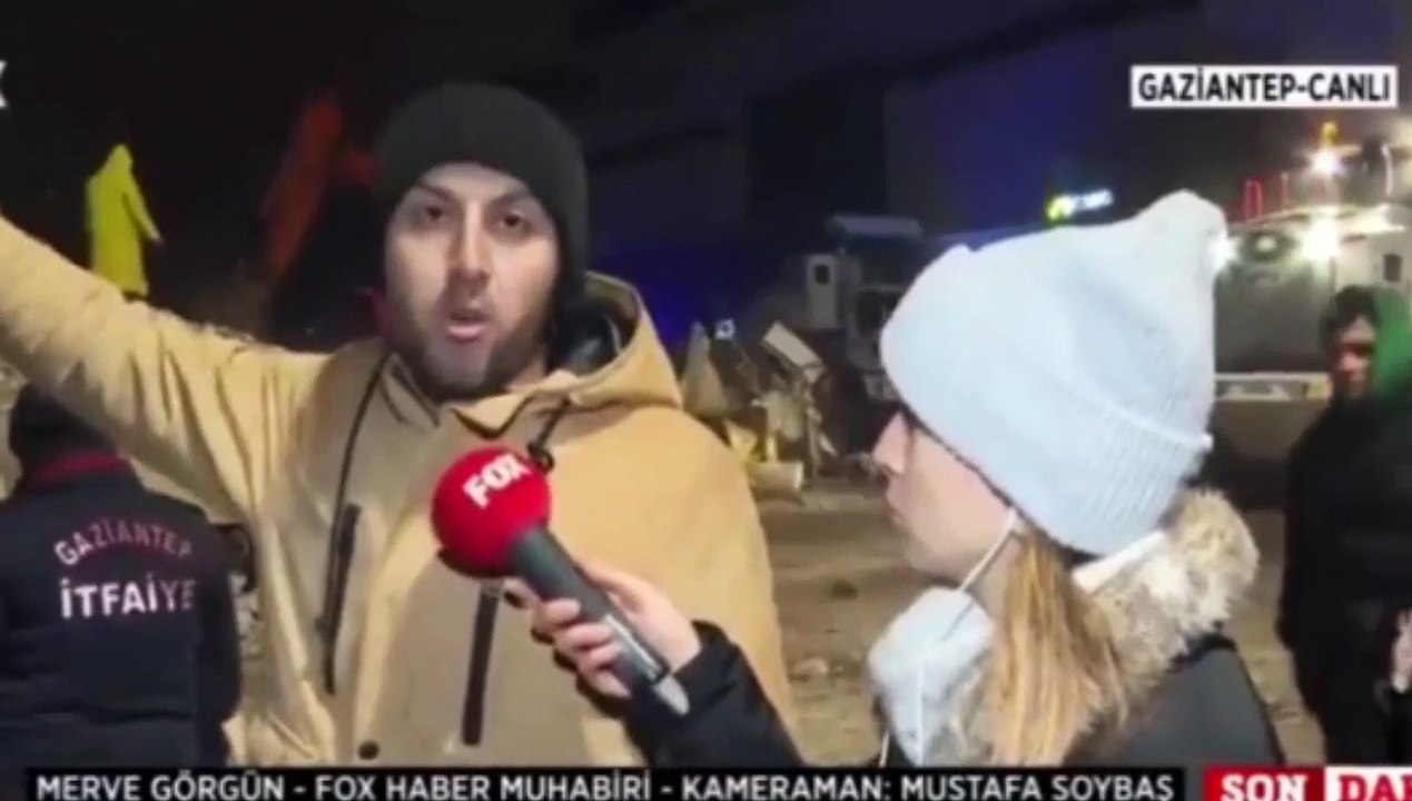 Gaziantep’te depremden etkilenen bir vatandaş  “Bu sabah 04.00’ten 15.00’e kadar bir balyoz ve bir kürekle 20 kişi halk olarak çalıştık. Bir tane ekip görmedik.” dedi. 