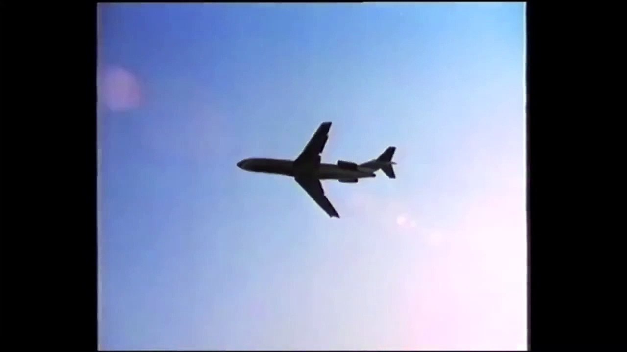 SOS in den Wolken | movie | 1976 | Official Trailer