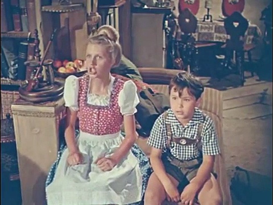 Vater sein dagegen sehr | movie | 1958 | Official Trailer