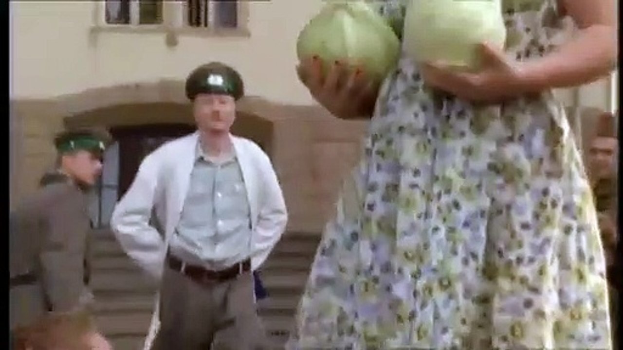 Drei Stern Rot | movie | 2002 | Official Trailer