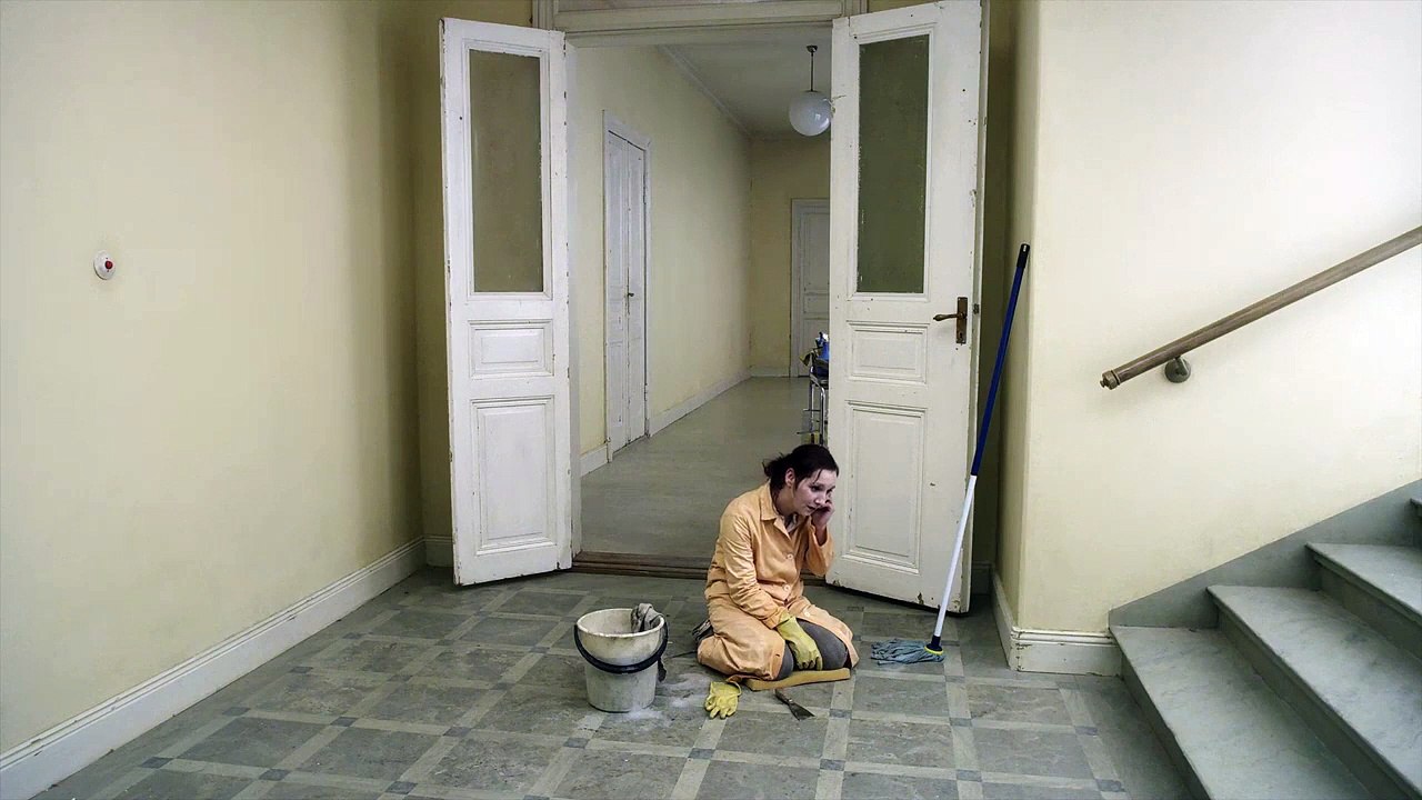 Eine Taube sitzt auf einem Zweig und denkt über das Leben nach | movie | 2014 | Official Trailer