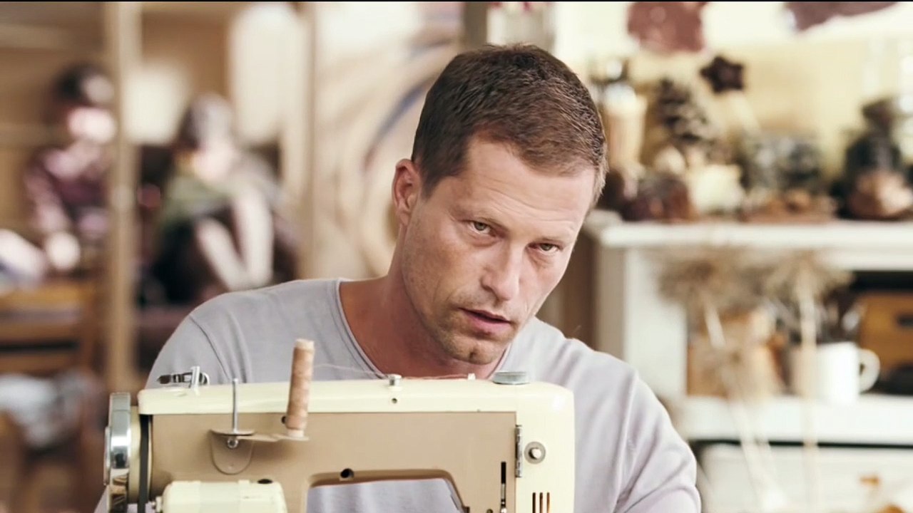 Zweiohrküken | movie | 2009 | Official Trailer