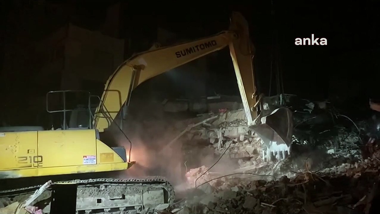 Barış Atay İskenderun'dan yayın yaptı: Burada hafriyat çalışması var, kurtarma yok