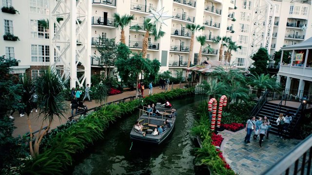 Hotel Tour of the AMAZING Gaylord Opryland Resort (Nashville, TN) - Hotel Review & Travel VLOG