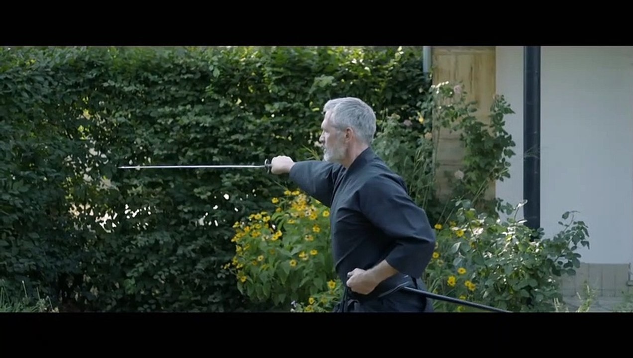 Ein Fisch, der auf dem Rücken schwimmt | movie | 2021 | Official Trailer