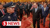 PM Anwar wants cabinet, civil servants to work as a team