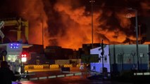 İskenderun Limanı'nda depremde devrilen konteynerlerde çıkan yangın devam ediyor