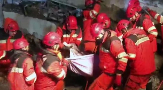 Enkaz altında kaldı, kendisini kurtarmaya çalışan ekiplere teşekkür etti