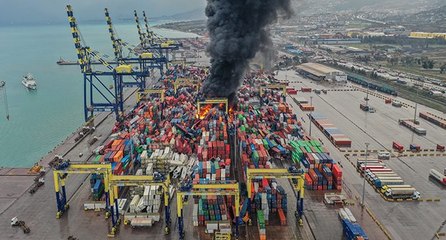 Deprem sonrası İskenderun Limanında yangın