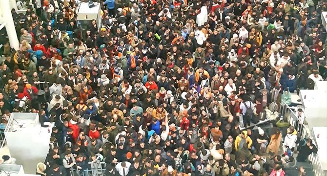 Binlerce yardım gönüllüsü İstanbul Havalimanı’na akın etti