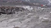 Bandırma'da şiddetli fırtına: Dev dalgalar sahili dövüyor