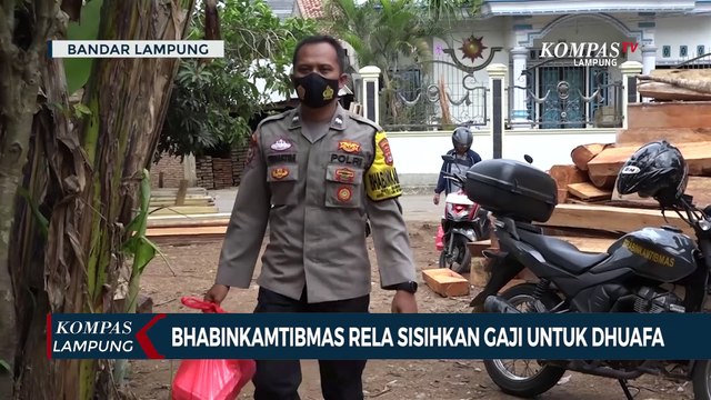 Bhabinkamtibmas Rela Sisihkan Gaji untuk Dhuafa demi Memberi Bantuan Makanan hingga Uang Tunai
