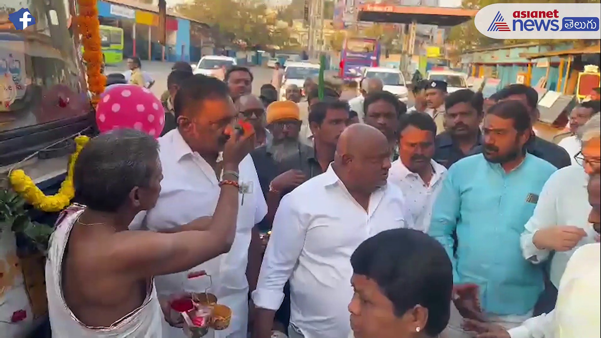 కరీంనగర్ టు యాదగిరిగుట్ట... జెండా ఊపి స్పెషల్ బస్ సర్వీస్ ప్రారంభించిన గంగుల