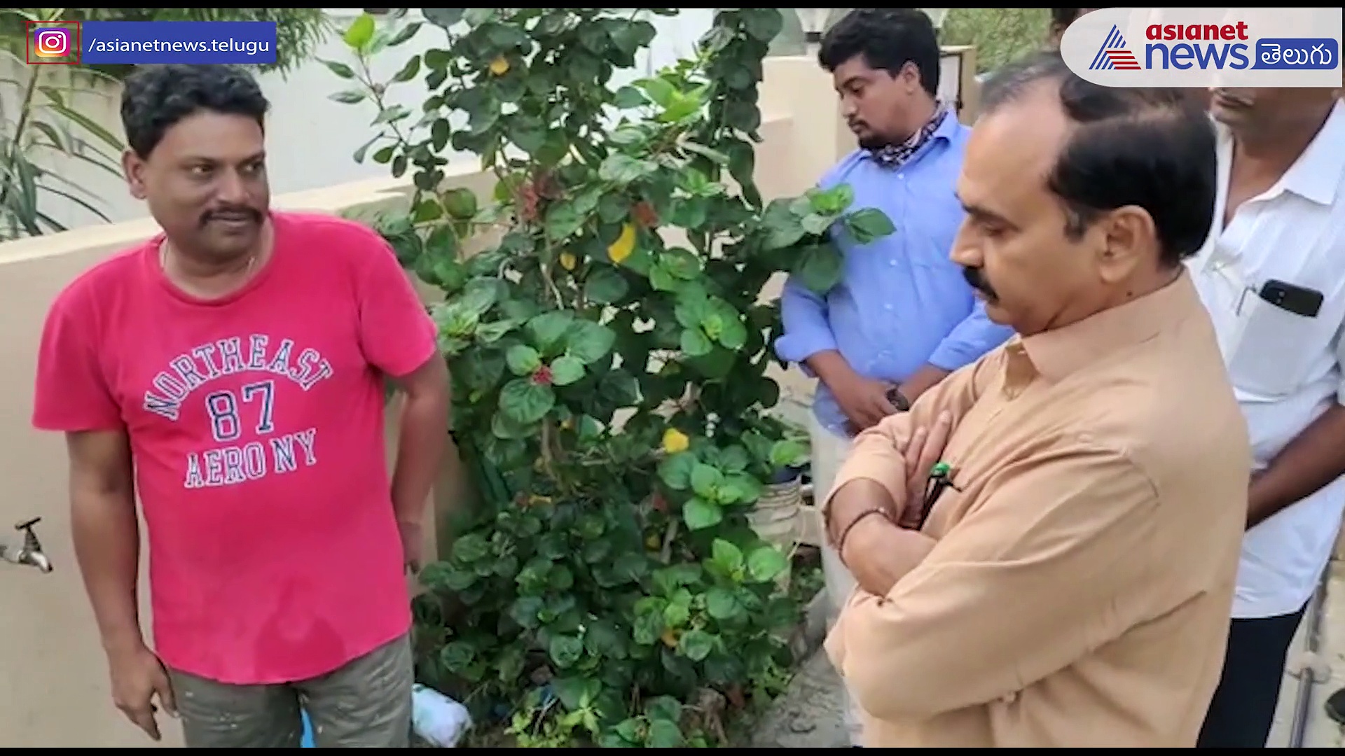 స్వయంగా నల్లా నీళ్లు పట్టుకుని తాగి... వైసిపి ఎమ్మెల్యే ఆర్కే సింప్లిసిటీ 