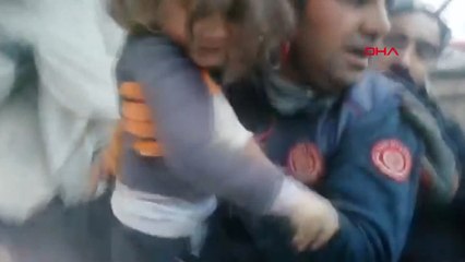 Malatya'da  enkazdan sağ çıkarılan 5 yaşındaki Merve, umut oldu