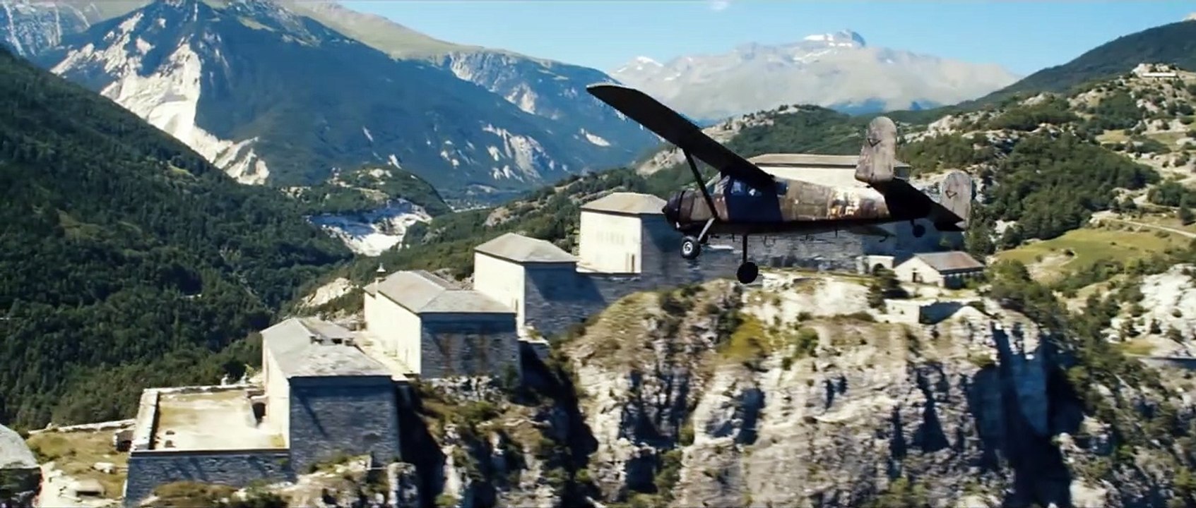 Sebastian und die Feuerretter | movie | 2015 | Official Trailer