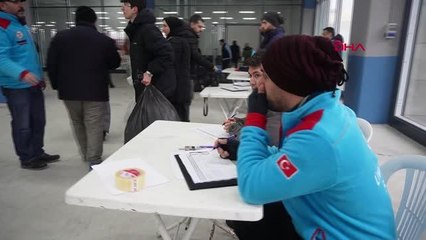 İSTANBUL-ÜMRANİYE'DEN DEPREM BÖLGESİNE YAPILAN YARDIMLAR YOLA ÇIKIYOR