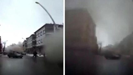 2.depremde binalar yerle bir oldu! Toz bulutunun oluştuğu o anlar anbean kamerada