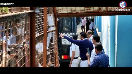 ব্যাঙ্কশাল আদালতে সস্ত্রীক  মানিক ভট্টাচার্য ও তার ছেলের হাজিরা