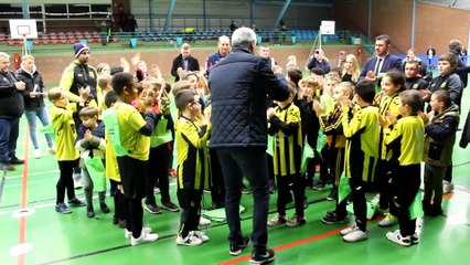 Leçon de clapping lors du tournoi des U1O orchestré par Michel Ettore, l'ancien gardien de Metz