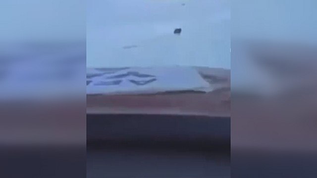 Yolu kaybeden ekipler, önlerine çıkan köpeği takip ederek yardım bekleyen köye ulaştı