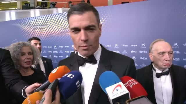 Sánchez elogia el carácter inconformista de la cultura en la alfombra roja de los Goya