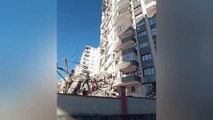 7.7 Büyüklüğündeki Deprem 10 İli Vurdu… Adana'da Yakınları Enkaz Altında Olan Vatandaş Yardım Bekliyor