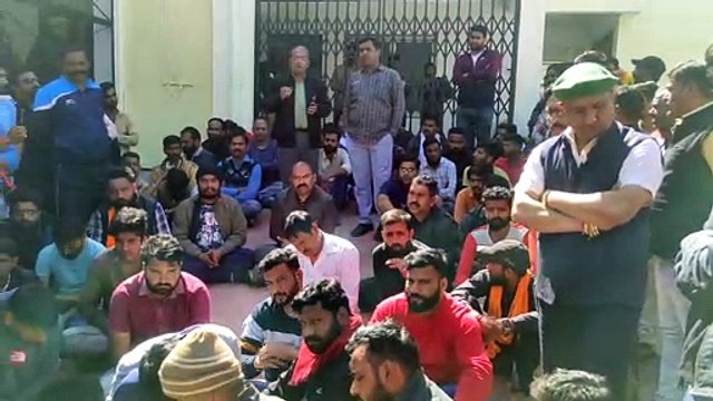 Video ... बजरंग दल विभाग संयोजक की हत्या , परिजनों ने की सरकारी नौकरी की मांग