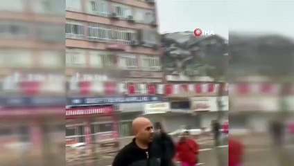 Kahramanmaraş'ta 7 katlı binanın yıkılma anı kamerada