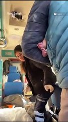 Hatay'da 2 aylık bebek enkaz altından böyle çıkarıldı