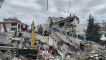 مصدر لـ #العربية: توثيق مقتل 810 أشخاص جراء الزلزال وأكثر من 2000 جريح.. والطواقم الطبية تواصل عمليات الإنقاذ   #تركيا #زلزال_تركيا