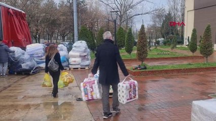 DEPREMİ UNUTMAYAN GÖLCÜK'TE, YARDIMLAR DAĞ OLDU