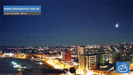 Clarão no céu: vídeos mostram passagem de meteoro