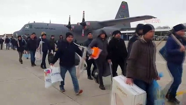 Arama kurtarma çalışmalarına katılacak maden işçileri uçakla Hatay'a götürüldü