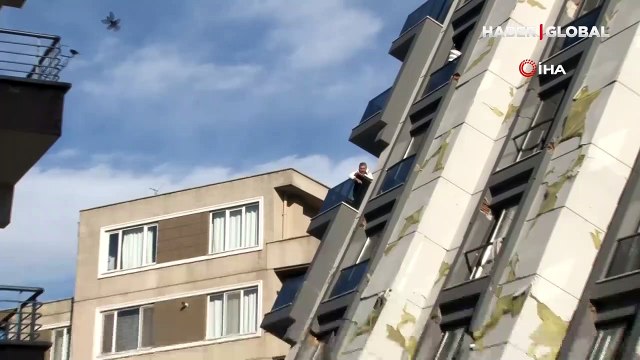 Depremde yıkılan binalar içinde kurtarılmayı böyle beklediler