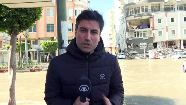 İskenderun'da deniz seviyesi yükselince bazı caddeler su altında kaldı